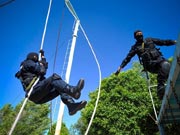 Special police force conducts multi-subject training in Urumqi