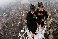 Moscow “spider-man” climbs Chinese skyscraper