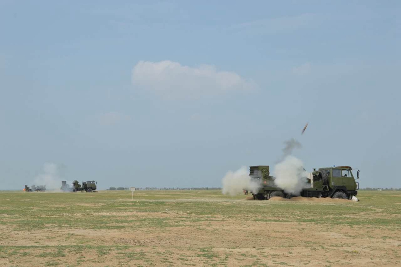 Shocked! PLA smokescreen vehicle drill