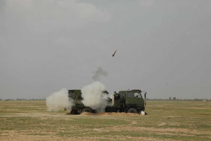 Shocked! PLA smokescreen vehicle drill