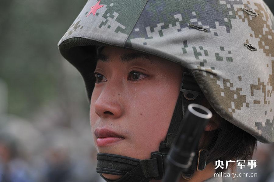 Charming Chinese female soldiers