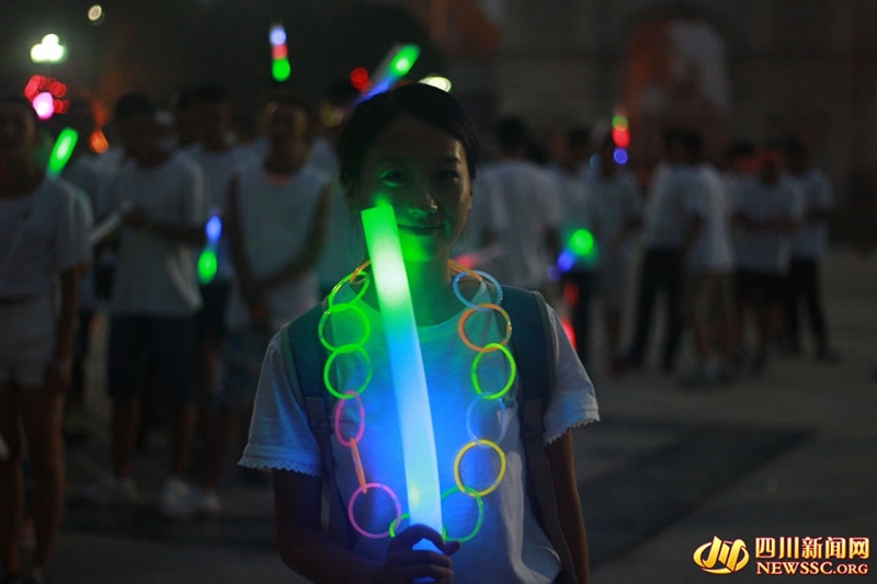 College students hold Nigh Run on the first day of school