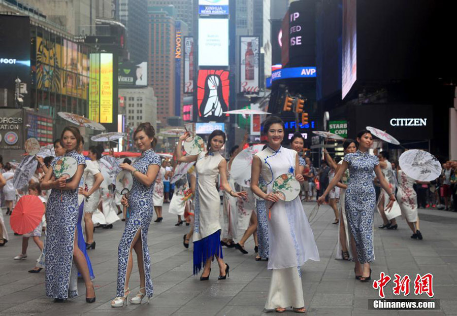 Chinese cheongsam flash mob held in New York Times Square