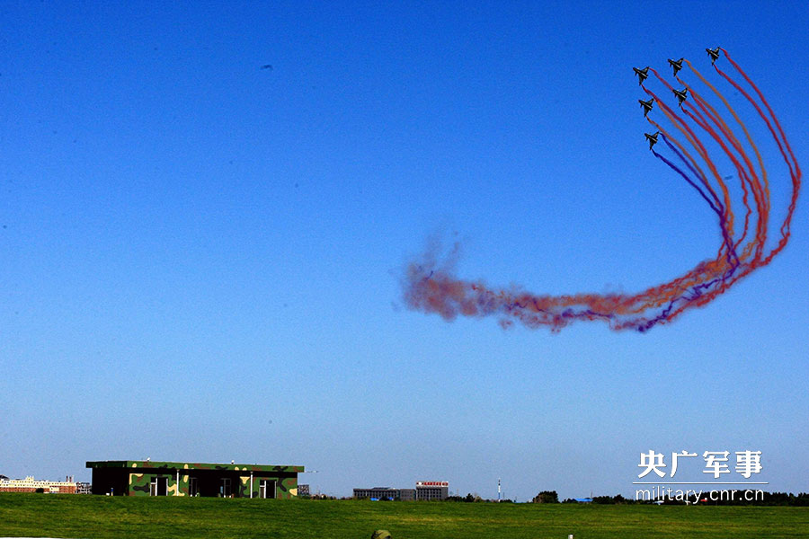 China's air force puts on brilliant air show