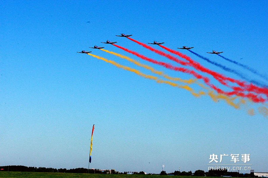 China's air force puts on brilliant air show