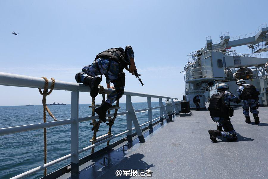 Stunning moments in East China Sea Fleet’s training 