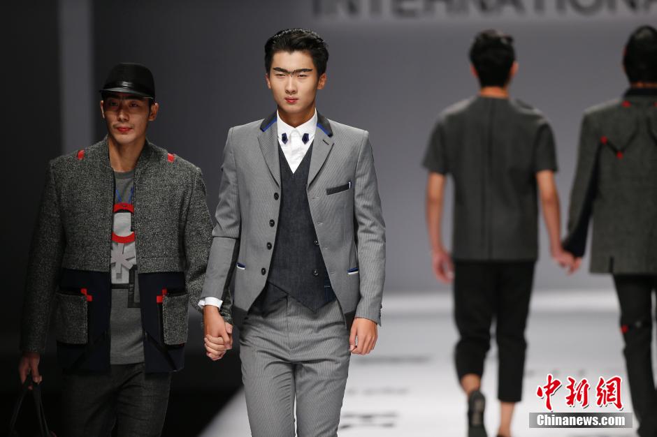 Creative works shown in Beijing Fashion Week 