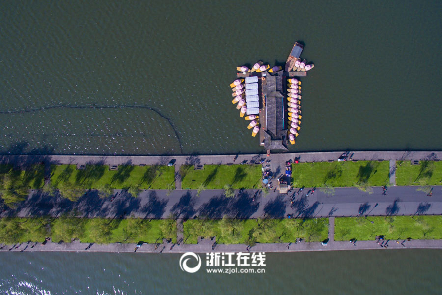 Intoxicating aerial photos of the West Lake 
