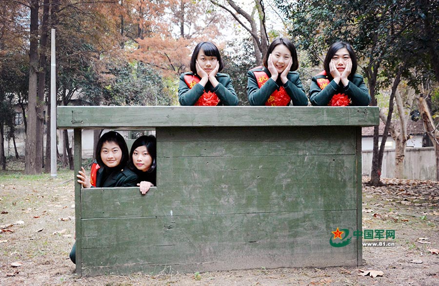 Female soldiers take farewell photos before leaving the army