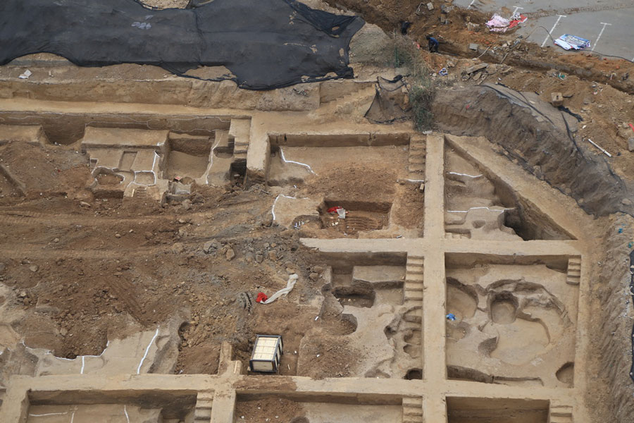 Ancient tombs dating back to 3,000 years ago found in downtown Zhengzhou 