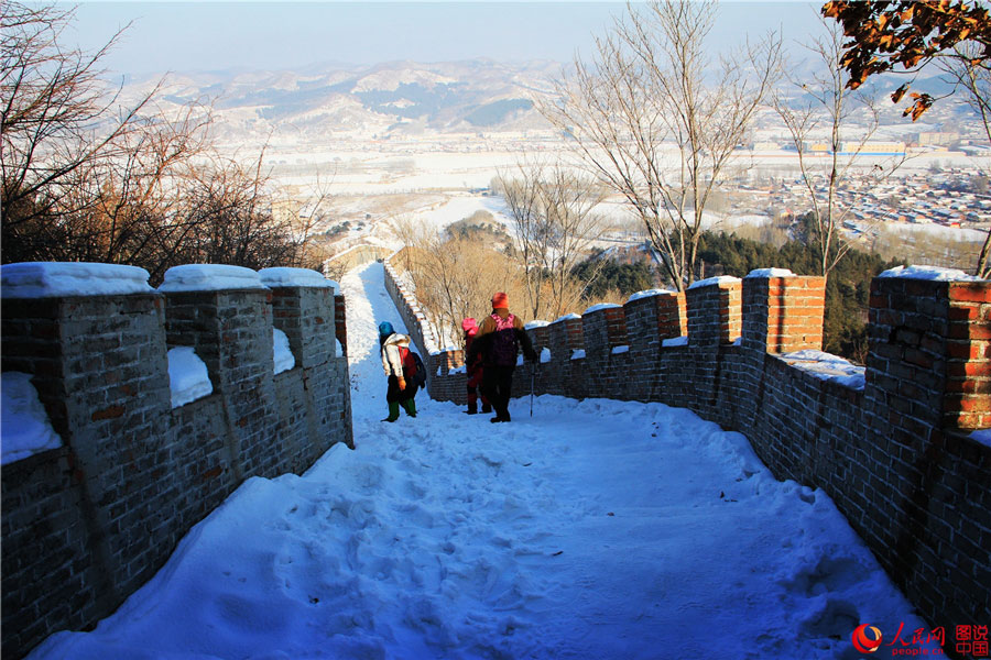 Copycat Great Wall in snow in NE China 