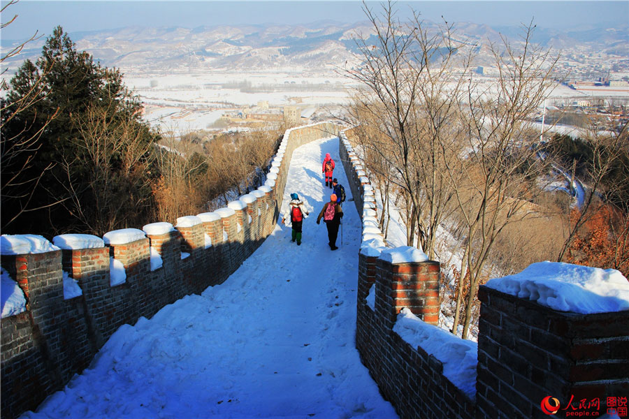 Copycat Great Wall in snow in NE China 