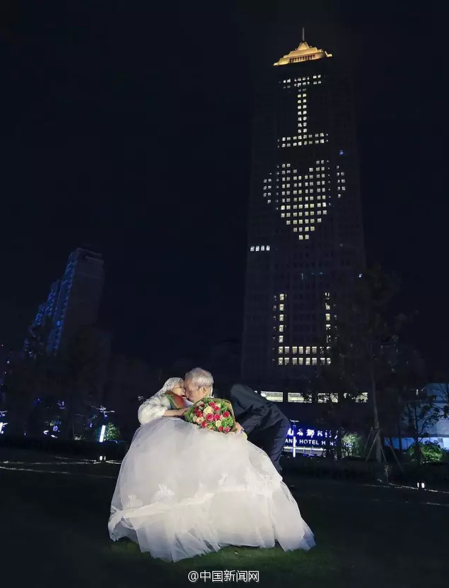 84-year-old man rents entire building to tell his wife he loves her on Valentine’s Day