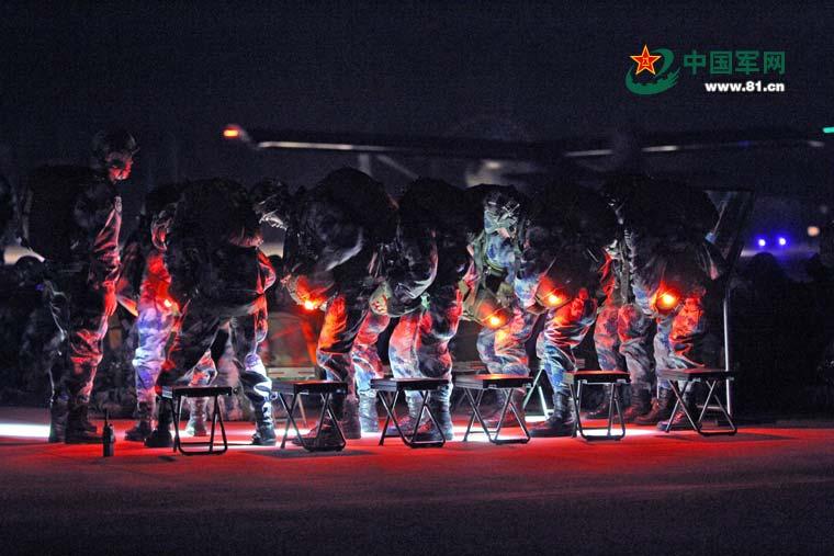 PLA's paratroopers conduct night training