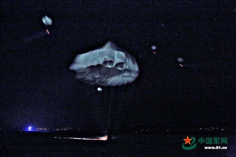 PLA's paratroopers conduct night training