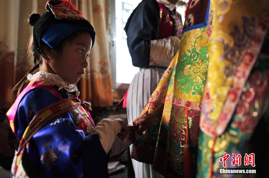 Traditional wedding of a post-80s Tibetan couple
