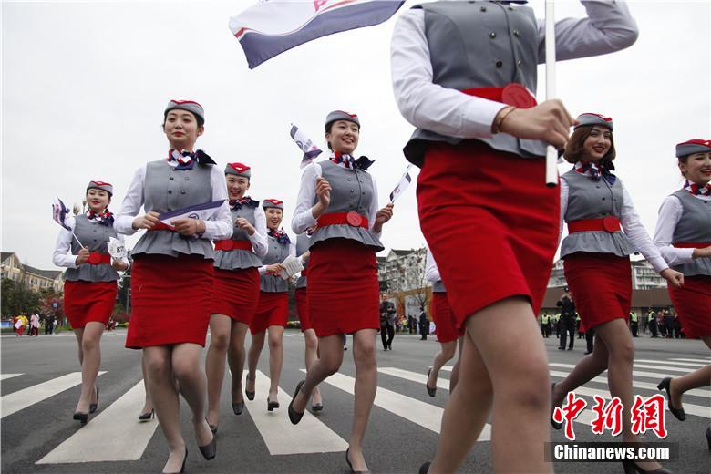 Future flight attendants run in Marathon in Chengdu