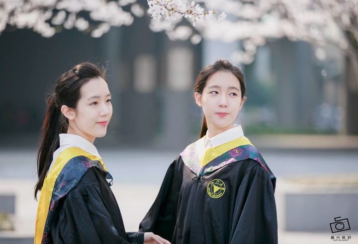 Twin sisters admitted to top universities in UK