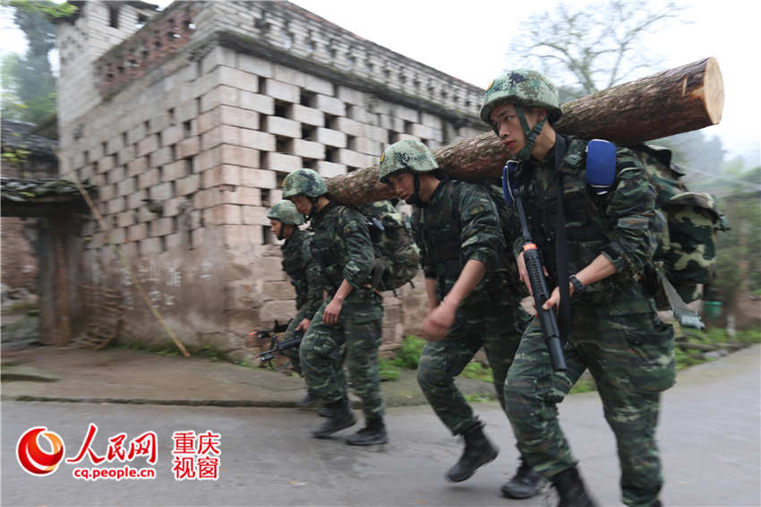 Soldiers of Armed Police Corps receive harsh training