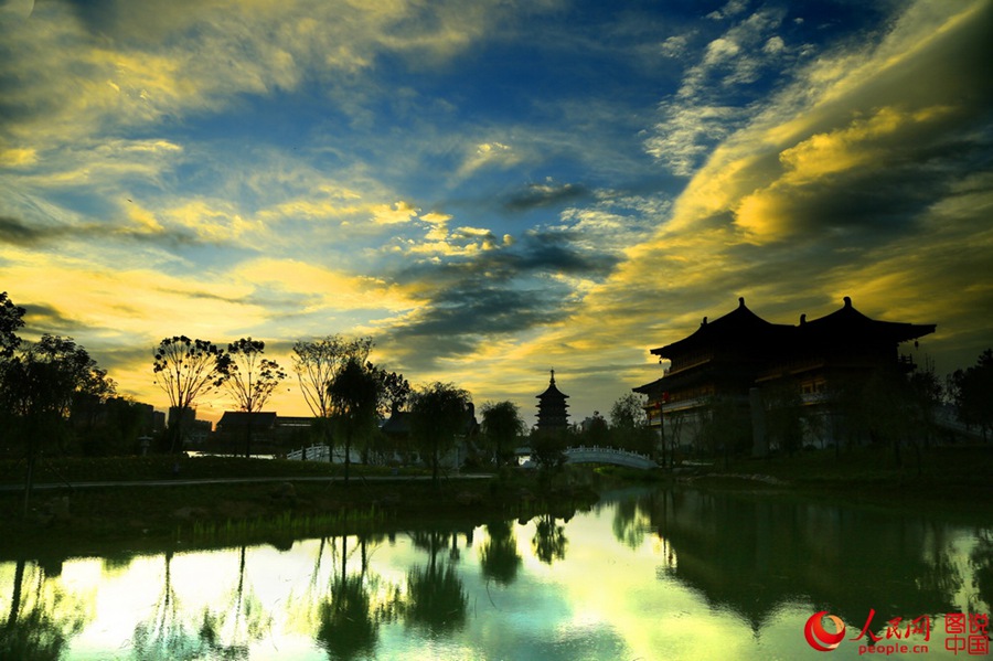 Serene scenery of Luoyang under sunset