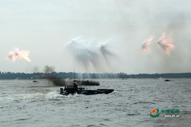 Chinese marine corps perform drill in South China Sea