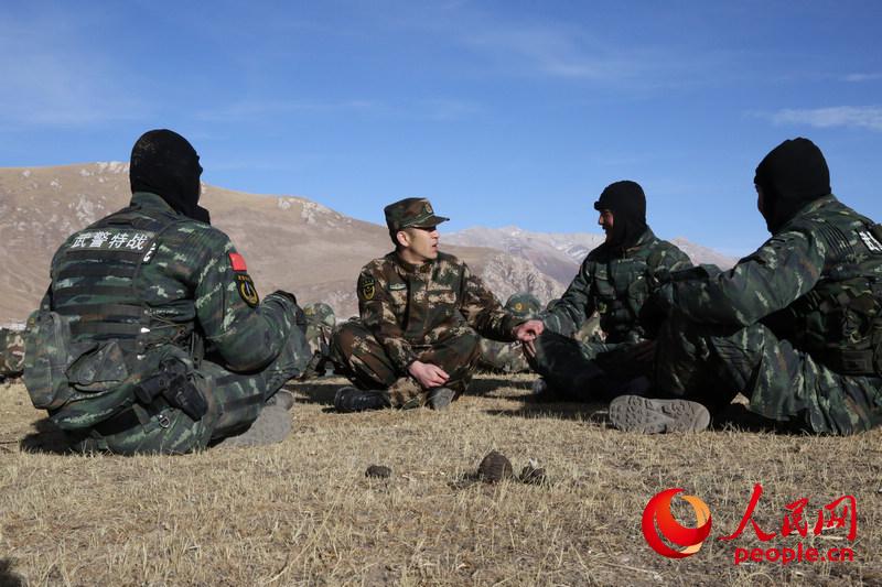 Armed police conduct combat drill in Qinghai