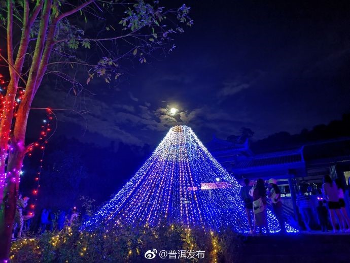 2018 Pu'er's First Mid-Autumn-National Day Dream Lights Festival opened