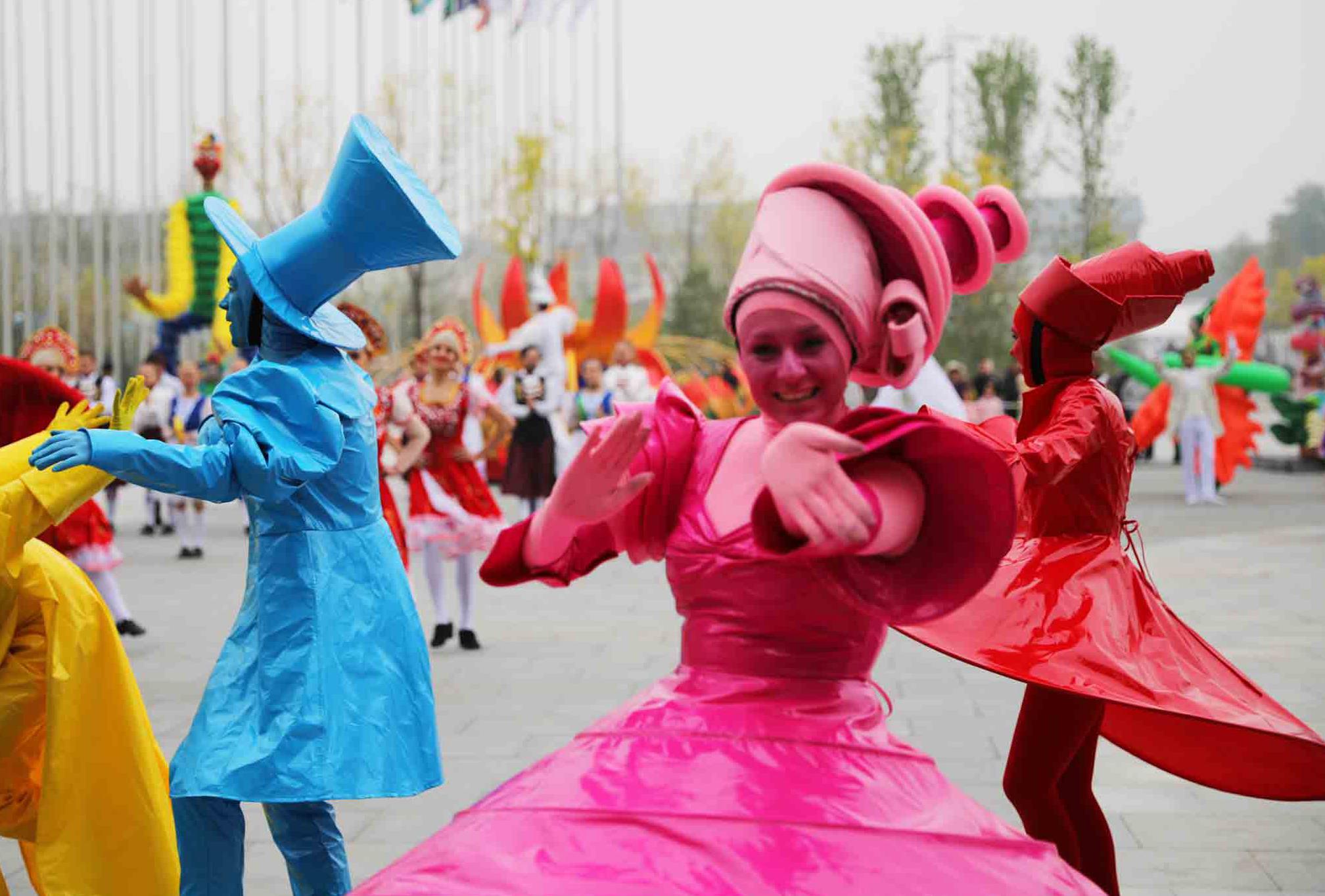 Performers dance to welcome the Beijing Horticultural Exhibition 2019