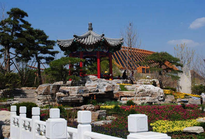 Visitors see miniature capital at Beijing Expo 2019