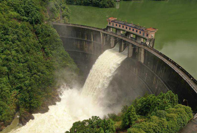 Jinxi Reservoir starts to discharge flood water in Zhejiang