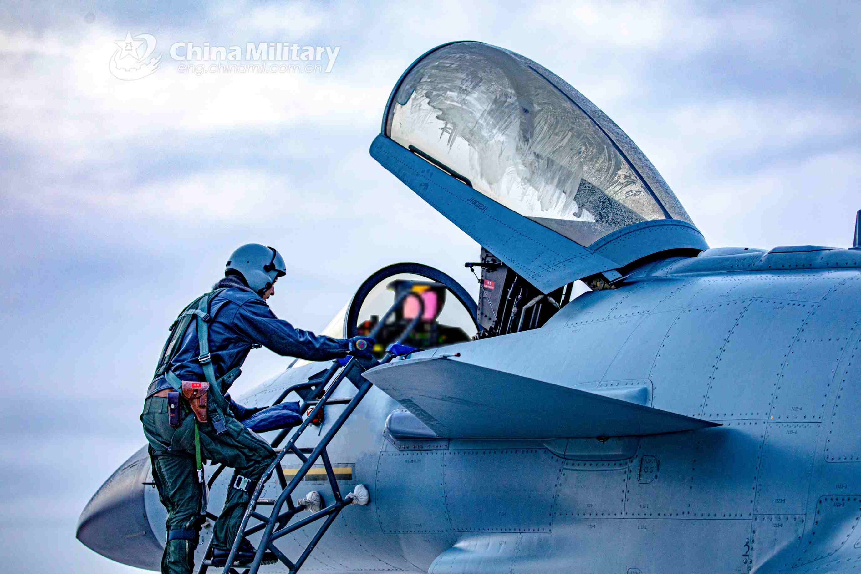 J-10 fighter jet in aerial combat training