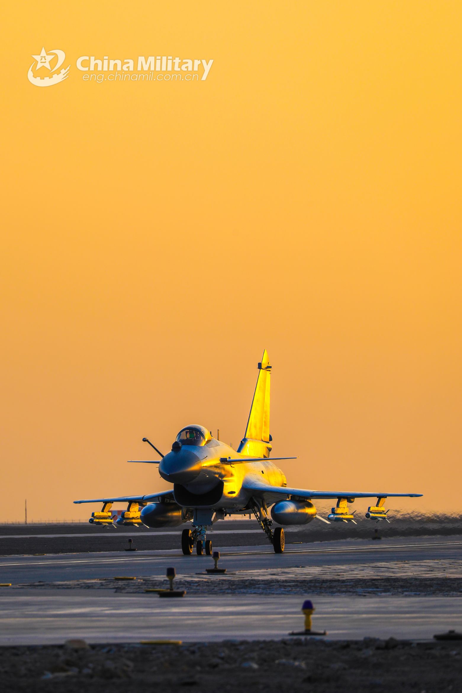 J-10 fighter jet in aerial combat training