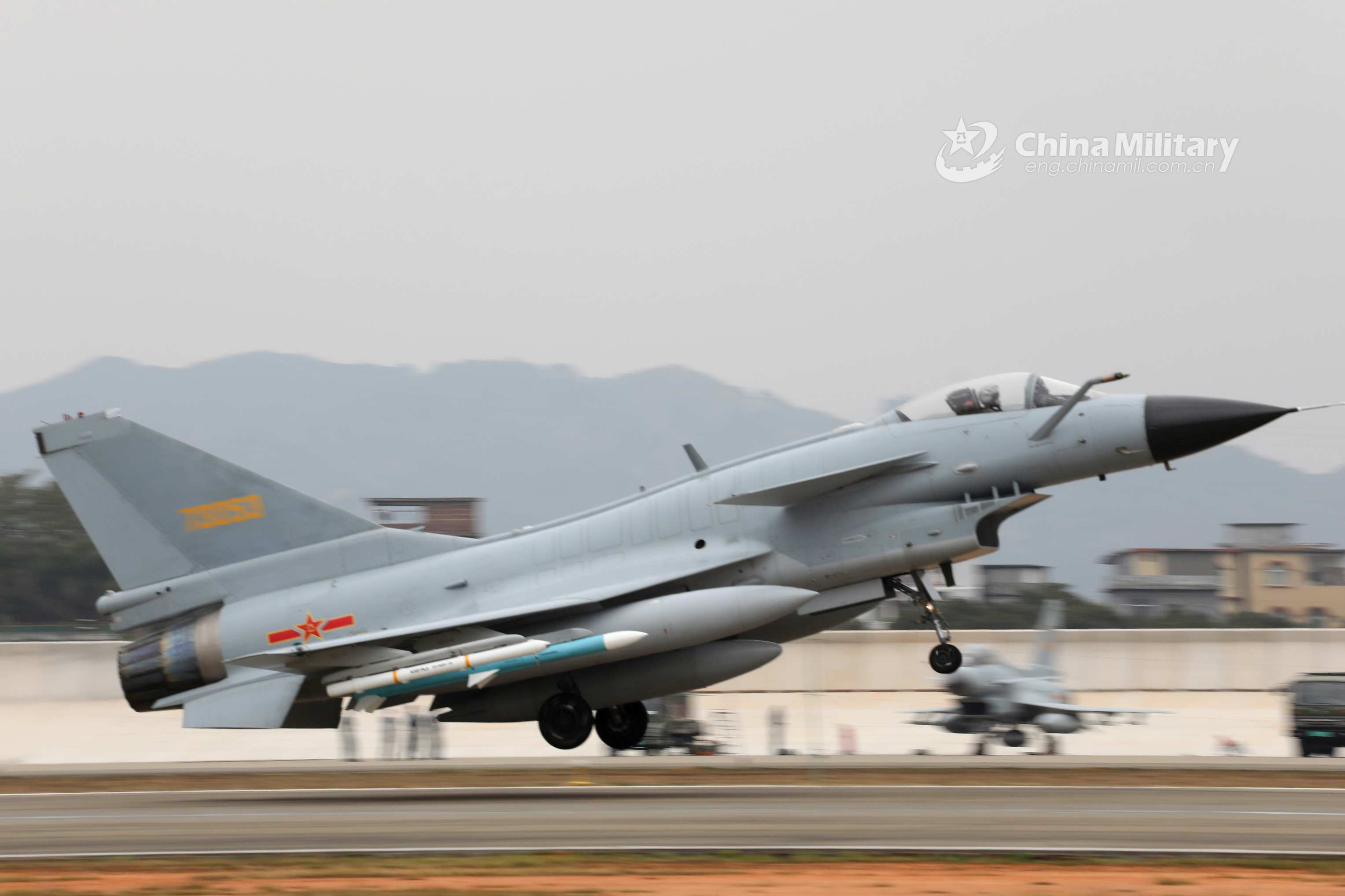 Fighter jets soar to stratosphere above clouds