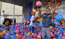 People enjoy festive atmosphere of Eid al-Fitr feast in Damascus, Syria