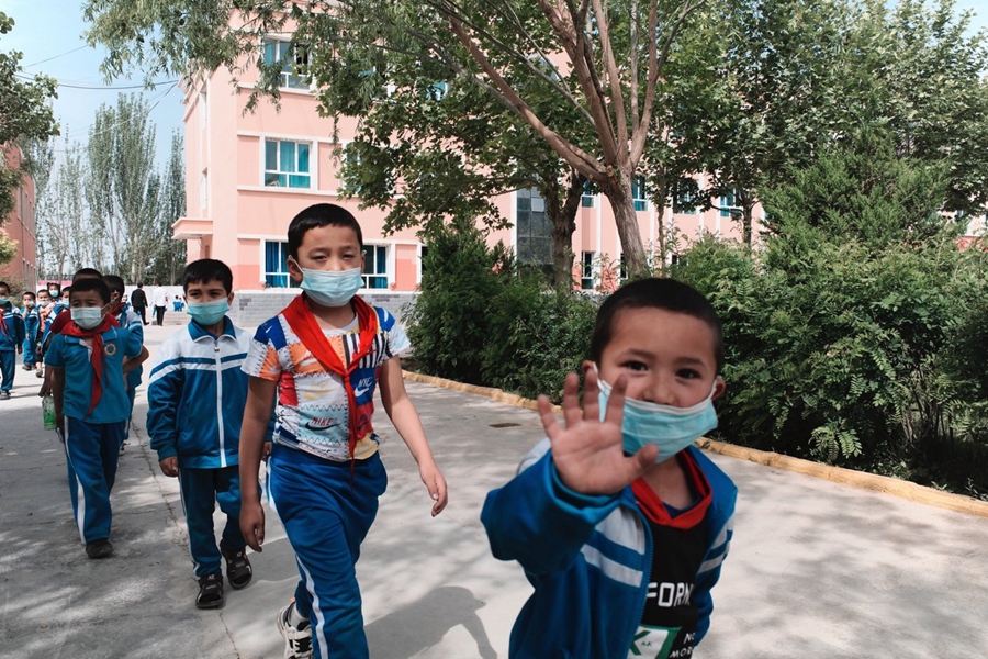 Smiling kids in Xinjiang