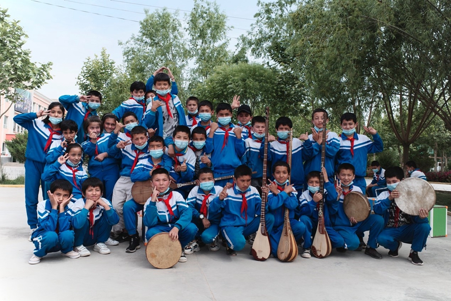 Smiling kids in Xinjiang