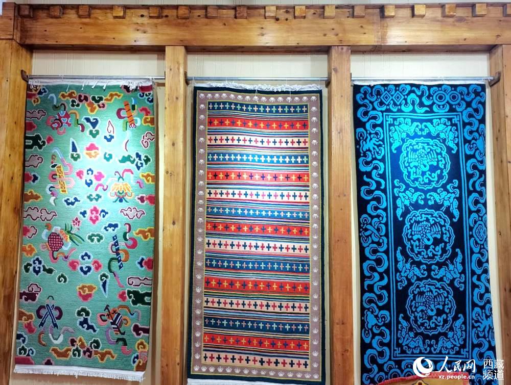 Young entrepreneurs in SW China’s Tibet help improve local people’s lives through traditional carpets