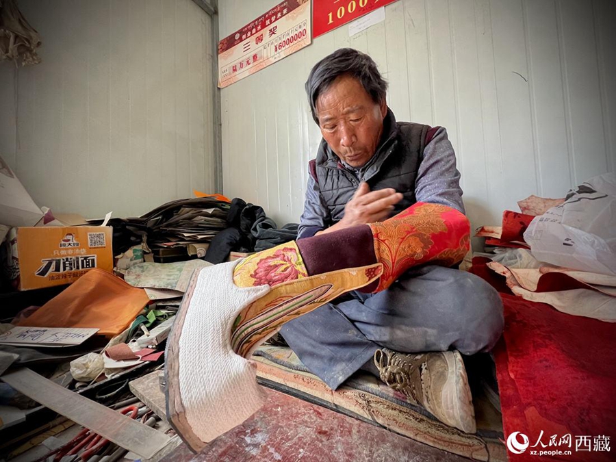 Traditional leather processing helps generate wealth for villagers in Lhasa, SW China's Tibet