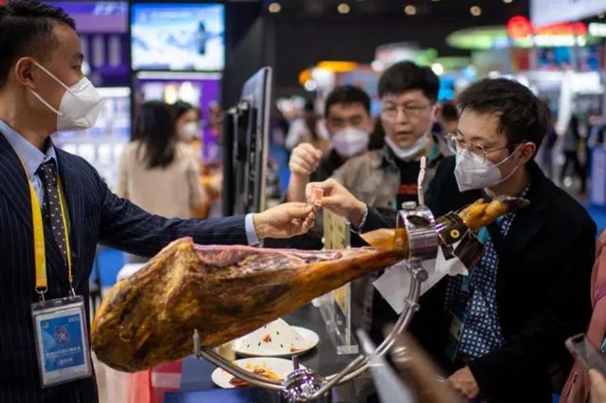 Foods from all over the world displayed at 5th CIIE