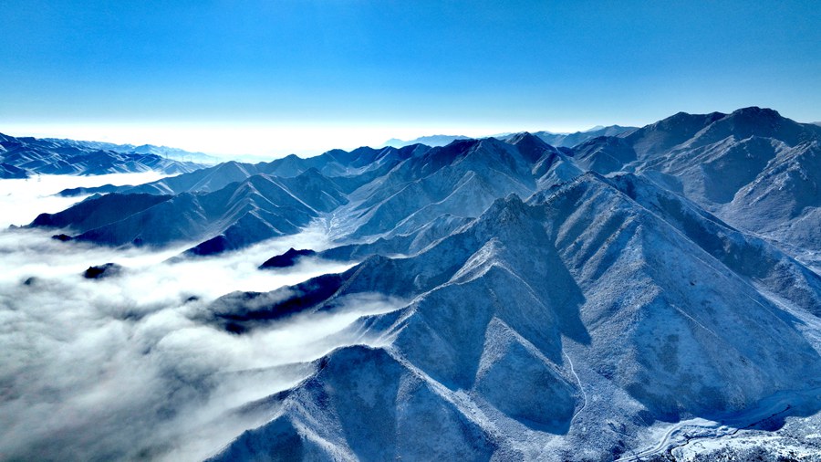 Snow greets Qilian Mountains in NW China