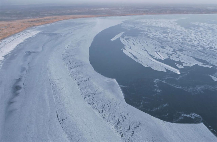 Stunning view of jigsaw-like ice at Bosten Lake, NW China's Xinjiang