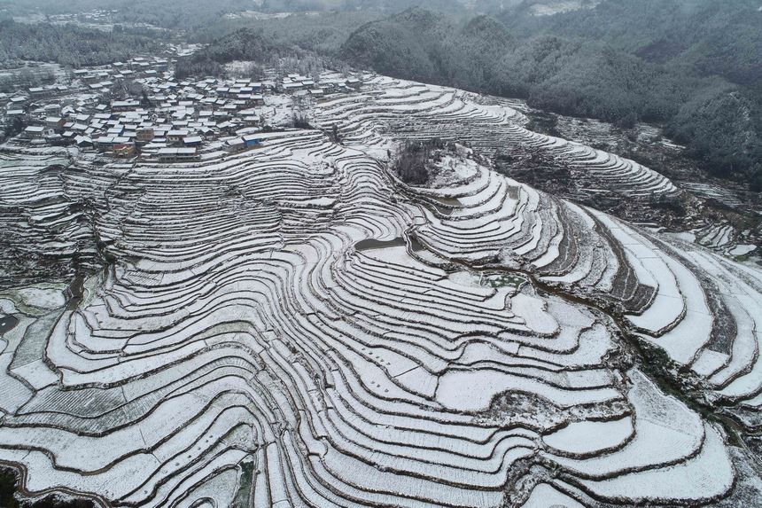 Gorgeous snow scenery of villages in SW China’s Guizhou