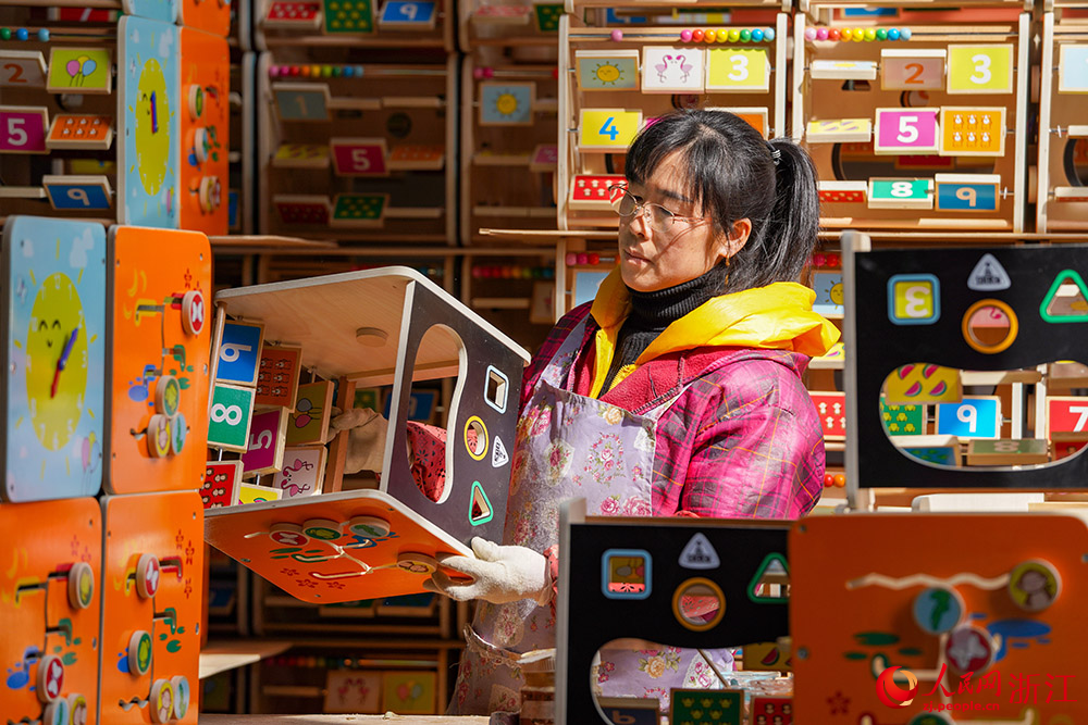 Wooden toy industry thrives in Yunhe county, China’s Zhejiang