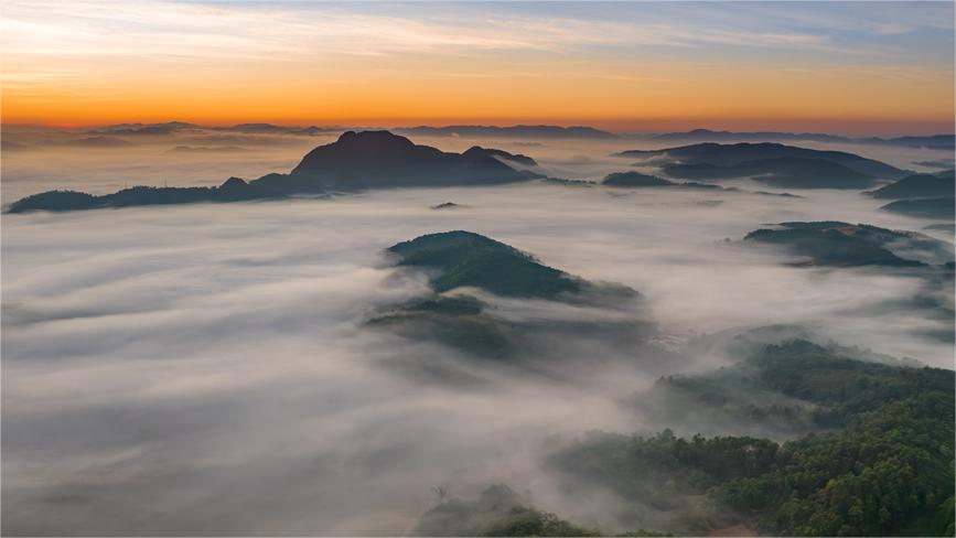 Stunning view of sea of clouds in Pu'er city, SW China's Yunnan