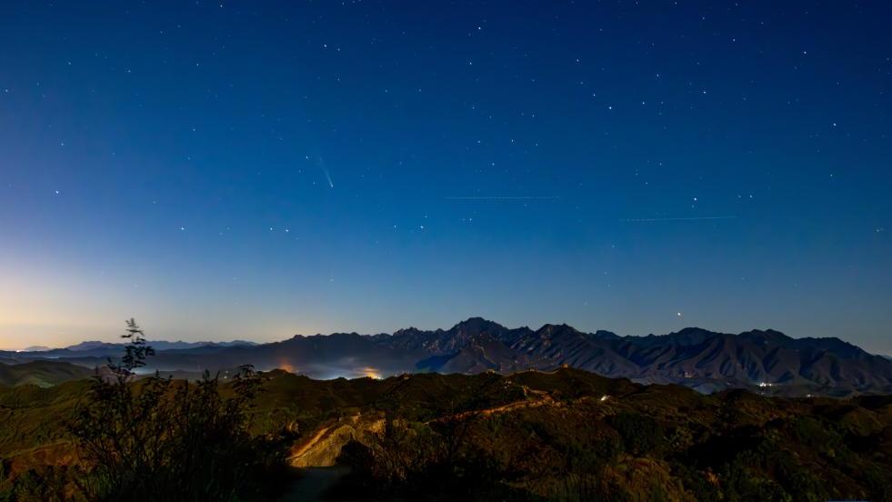 Comet C/2023 A3 seen above Great Wall in Beijing