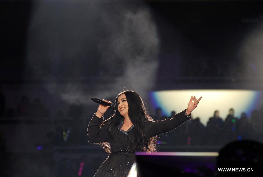 Singer Michelle Pan sings at Rock Records 30th Anniversary Nanjing Concert in Nanjing, capital of east China's Jiangsu Province, Nov. 10, 2012. More than 50 singers performed at the concert. (Xinhua/Wang Yuewu)  