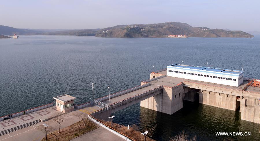 Photo taken on Nov. 12, 2012 shows the scenery of Xiaolangdi Reservoir, a major water control project on the Yellow River, in central China's Henan Province. Xiaolangdi impounded water of 8.934 billion cubic meters on Monday, with the water level reaching 270 meters, the highest in history. (Xinhua/Zhao Peng) 