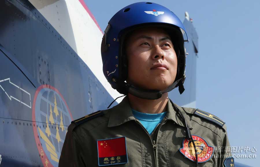 PLA Air Force’ August 1st Aerobatic Team makes a warm-up performance on November 10 for Airshow China 2012 which kicked off on November 12 in Zhuhai, Guangdong province. (China Military Online/ Qiao Tianfu)