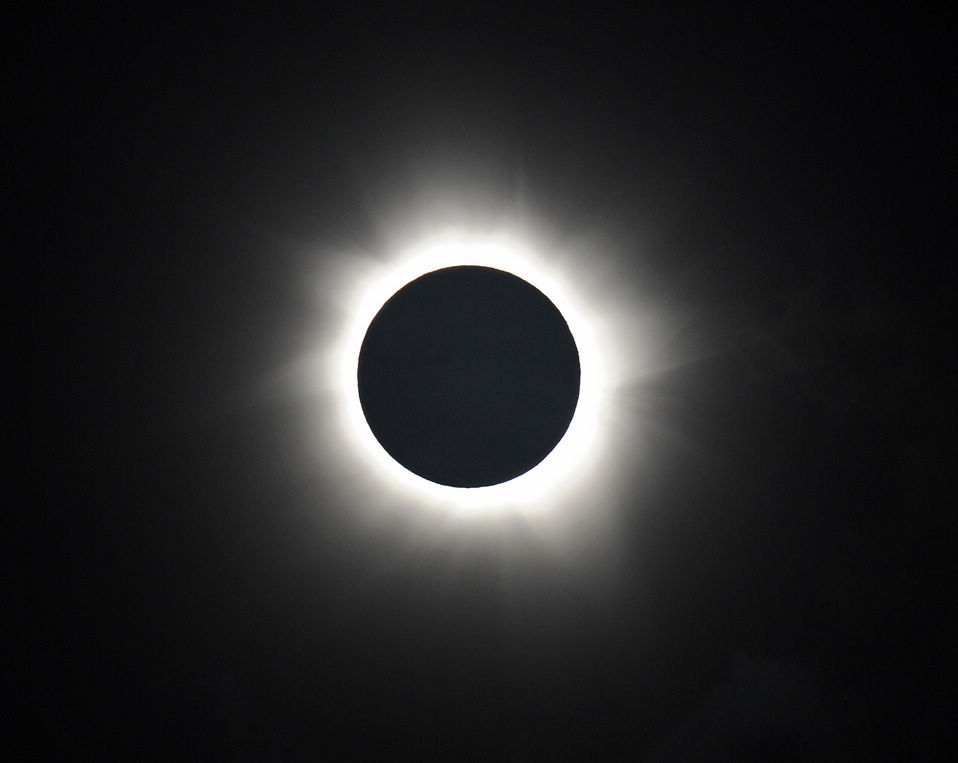 Totality is shown during the solar eclipse at Palm Cove in Australia's Tropical North Queensland on November 14, 2012. (Xinhua/AFP)