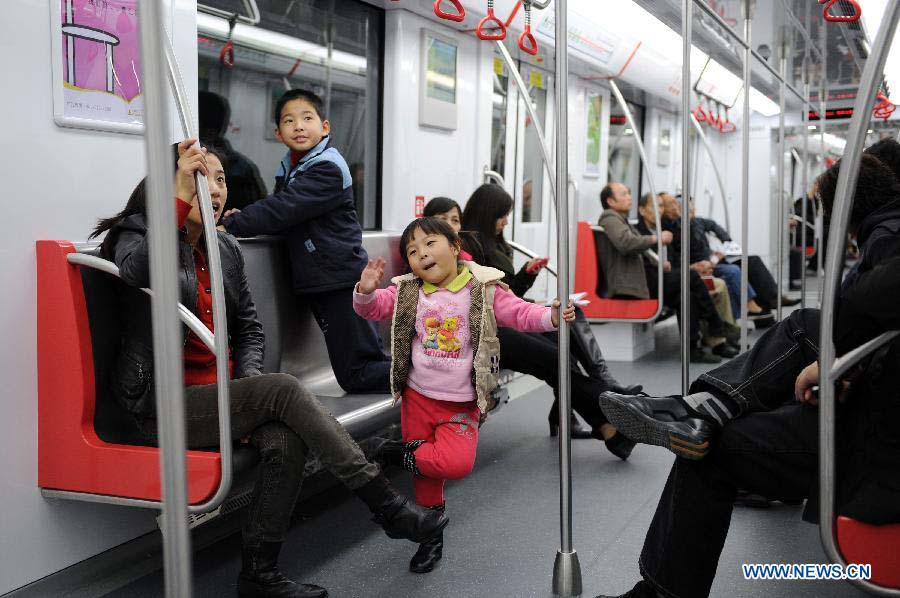 Passengers take a test ride on the soon-to-open Metro Line 1 in Hangzhou, capital of east China's Zhejiang Province, Nov. 18, 2012. 600,000 residents and journalists are invited for a test ride from Sunday to Wednesday on the newly built metro line. (Xinhua/Ju Huanzong) 